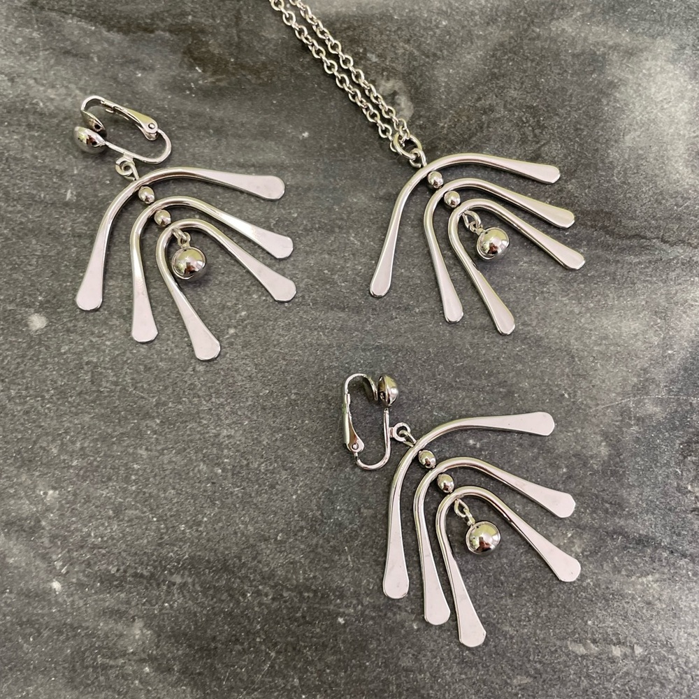 Vintage Avon Silver Necklace Earring Set